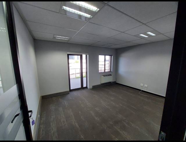 292M² OFFICE TO LET IN VORNA VALLEY